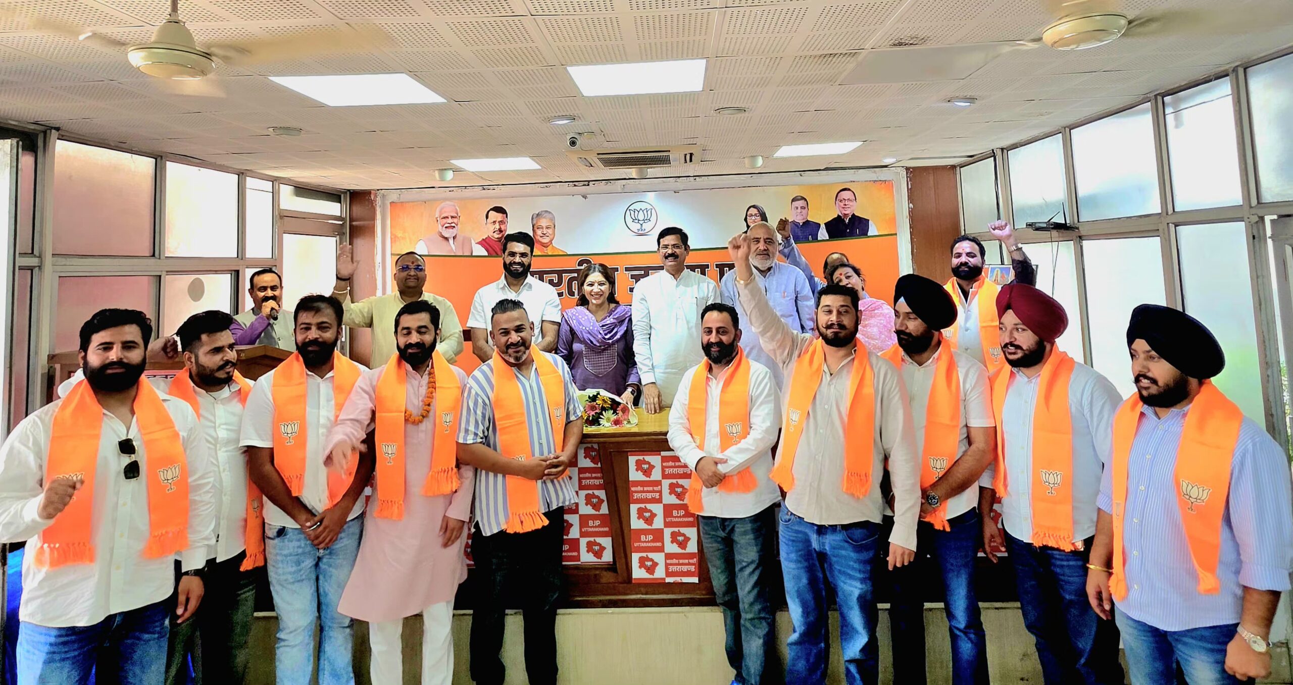 देहरादून: बड़ी संख्या में राजनीतिक व सामाजिक कार्यकर्ता भाजपा में शामिल