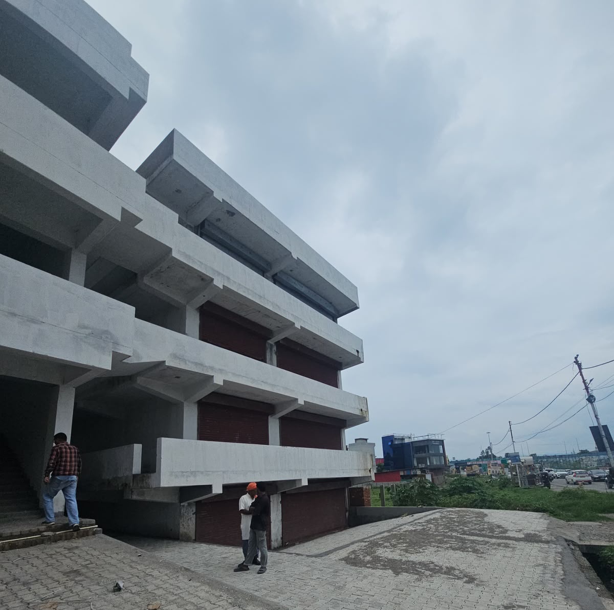 एमडीडीए का अवैध निर्माणों पर बड़ा एक्शन, हरिद्वार बाईपास और डोईवाला में तीन व्यावसायिक निर्माण सील