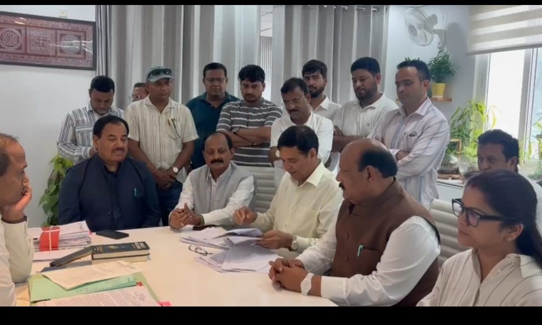 कांग्रेस नेताओं ने एसआईआर प्रक्रिया में खामियों को लेकर मुख्य निर्वाचन अधिकारी से की मुलाकात