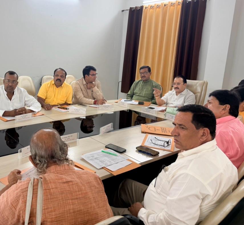 शिकायती प्रकरणों पर आयोग अध्यक्ष संजय नेगी ने की सुनवाई