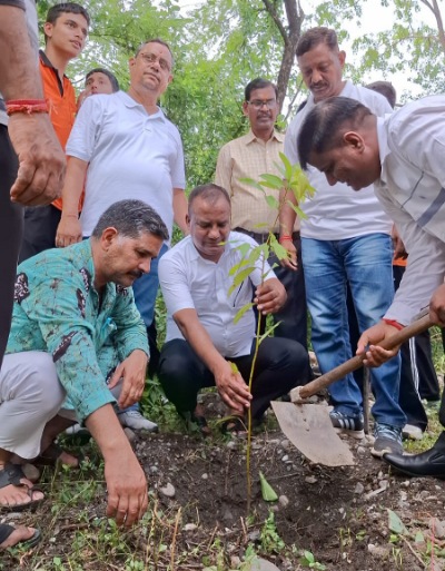 डेल्टा डिफेंस एकेडमी, 200 बीघा कॉलोनी, रायपुर ने वृक्षारोंपण कर मनाया हरेला पर्व