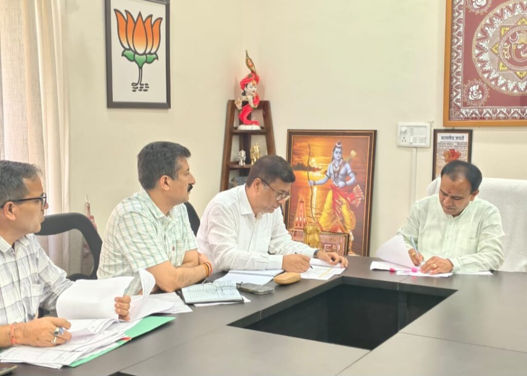 श्रीनगर विधानसभा क्षेत्र में और सुदृढ़ होगा सड़क नेटवर्क: डॉ धन सिंह रावत