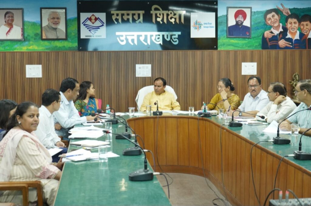 समग्र शिक्षा के तहत निर्माण कार्यों को शीघ्र करें पूर्णः डाॅ. धन सिंह रावत