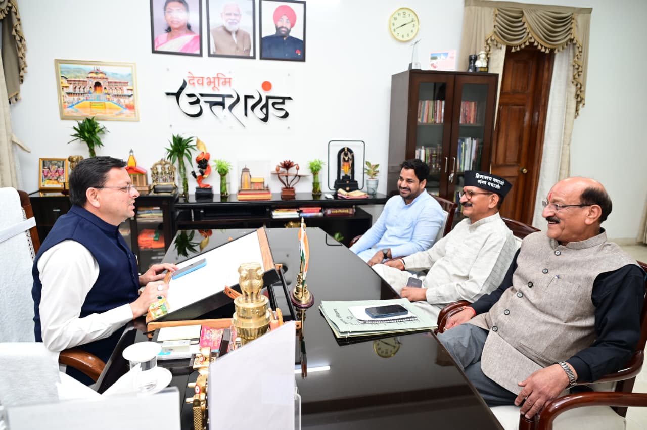 मुख्यमंत्री से स्वास्थ्य मंत्री सुबोध उनियाल एवं विधायक किशोर उपाध्याय ने की मुलाकात 