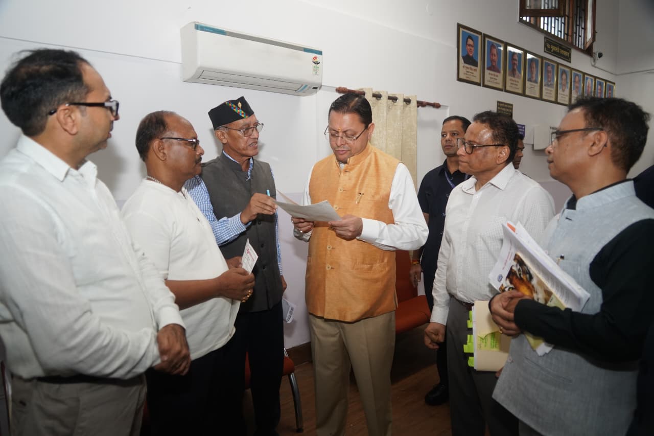 मुख्यमंत्री से विभिन्न कर्मचारी संगठनों के प्रतिनिधिमंडलों ने की भेंट