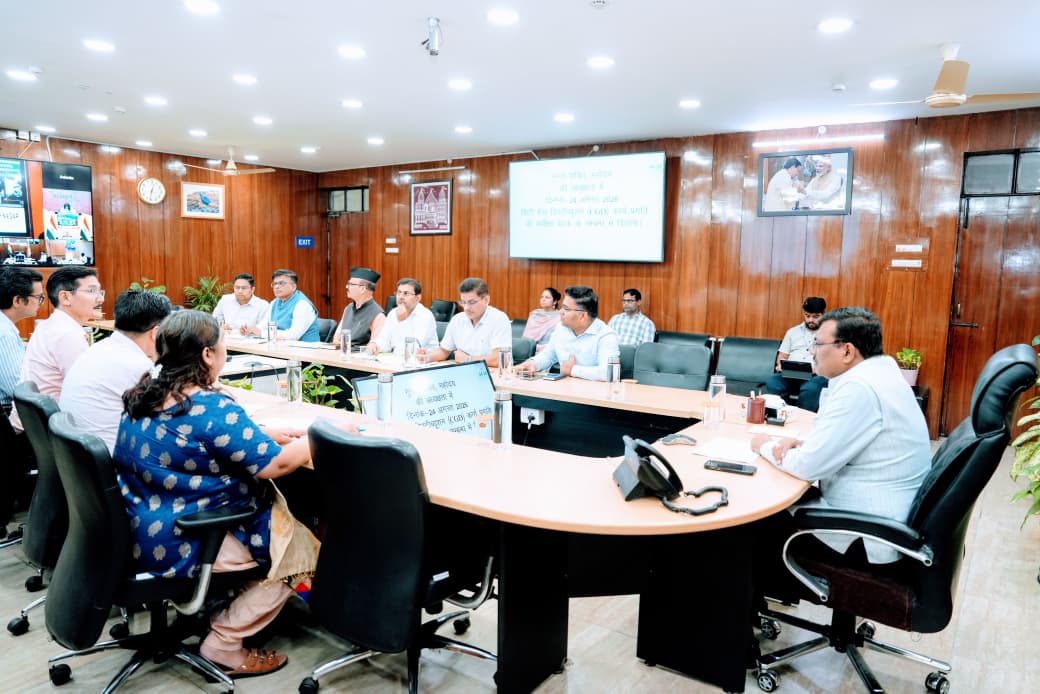 मुख्य सचिव ने प्रदेश में बिछाई जा रही पीएनजी पाइपलाइन और कनेक्शन के कार्यों की प्रगति की समीक्षा की