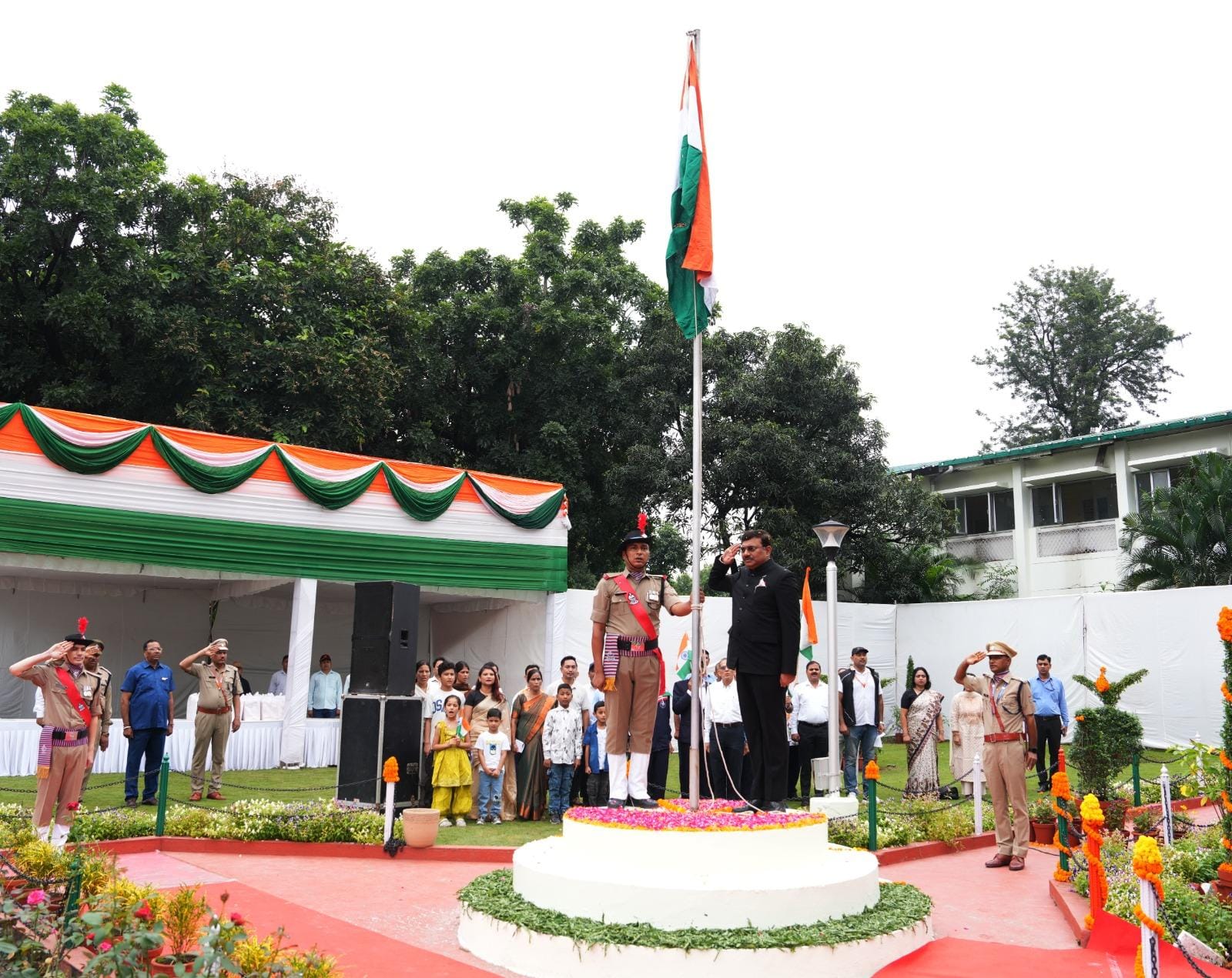 स्वतंत्रता दिवस पर मुख्य सचिव ने सुशासन, विकसित उत्तराखण्ड और हिमालय संरक्षण का लिया संकल्प