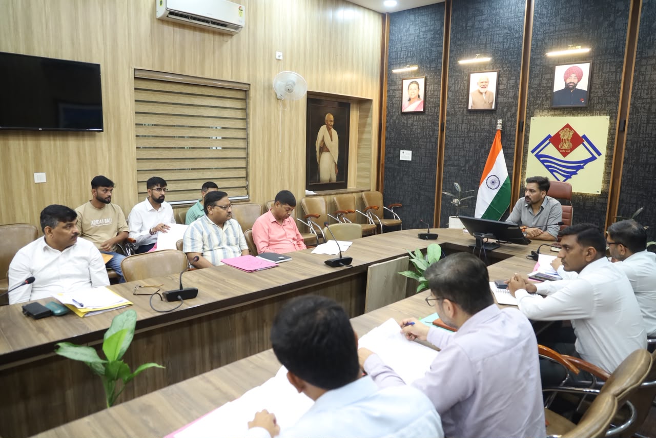 लक्ष्य से पीछे चल रहे विभाग बनाएं तत्काल कार्ययोजना, हर माह होगी प्रगति की समीक्षा: डीएम