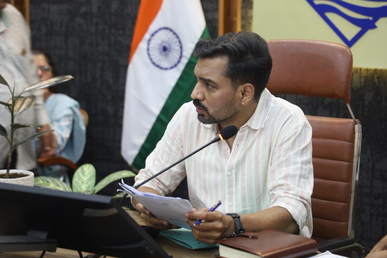देहरादून: स्वतंत्रता दिवस की तैयारियों को लेकर डीएम ने की समीक्षा बैठक