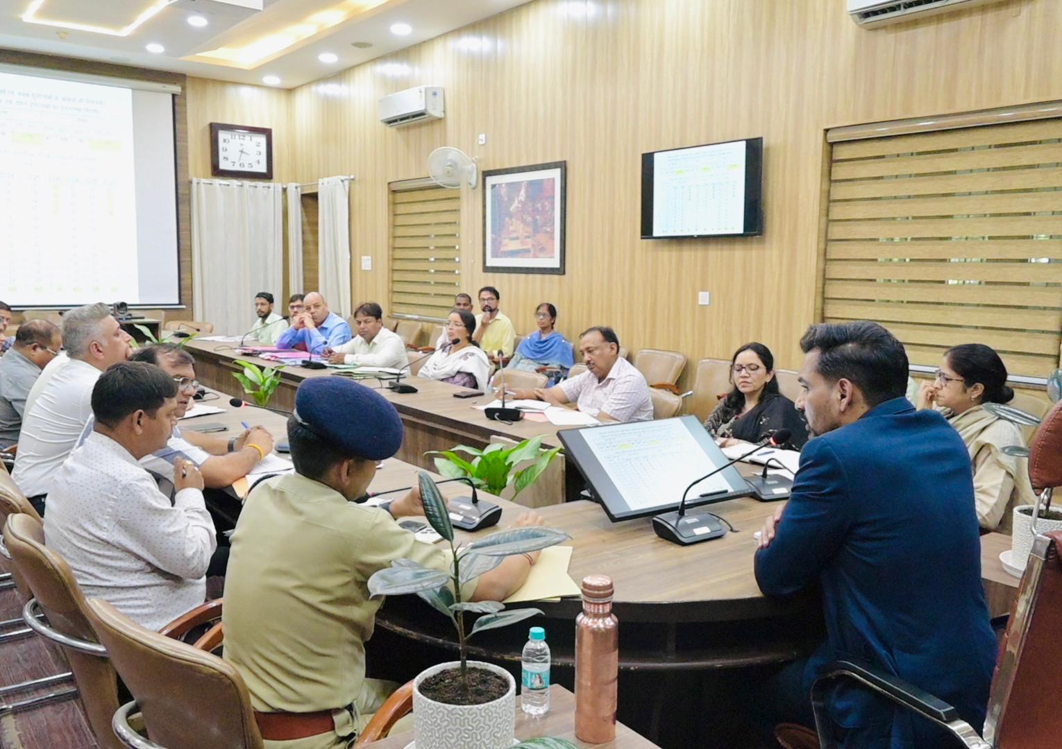 देहरादून: सड़क सुरक्षा पर डीएम का सख्त एक्शन, ब्लैक स्पॉट होंगे सुरक्षित, हर माह होगी प्रगति समीक्षा