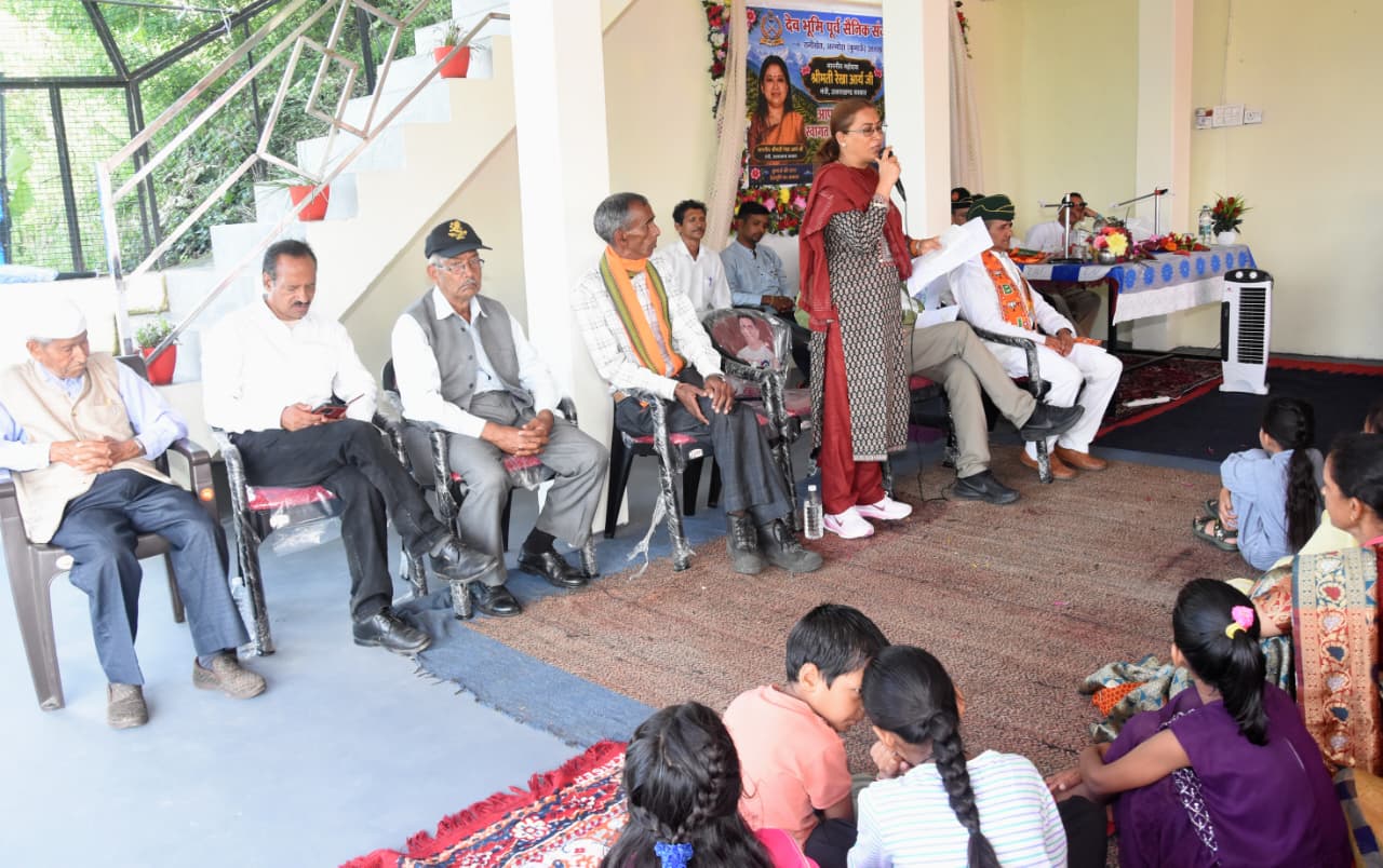 सोमेश्वर के गांवों में जनमिलन, रेखा आर्या ने विकास कार्यों के लिए विधायक निधि से सहयोग का किया ऐलान