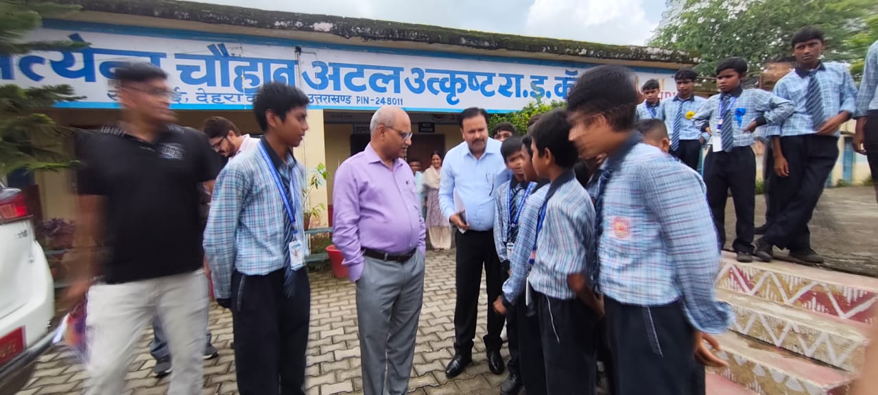 आयुक्त गढ़वाल ने सहसपुर में विशेष शिविरों का निरीक्षण कर एसआईआर कार्य की जानी प्रगति