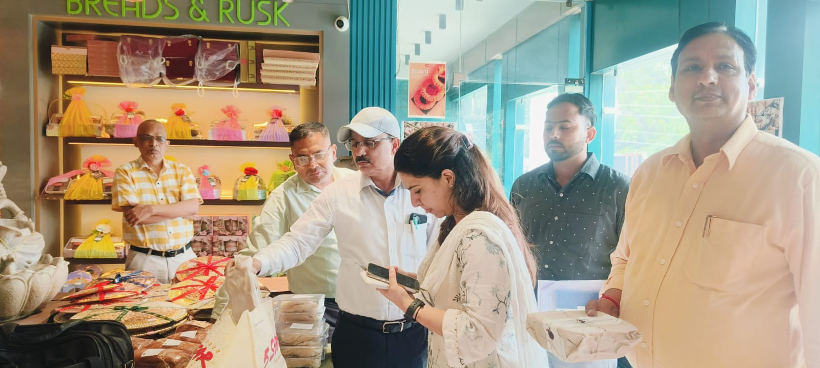 देहरादून: त्यौहारी सीजन में खाद्य पदार्थों की गुणवत्ता को लेकर जिला प्रशासन की बड़ी कार्रवाई