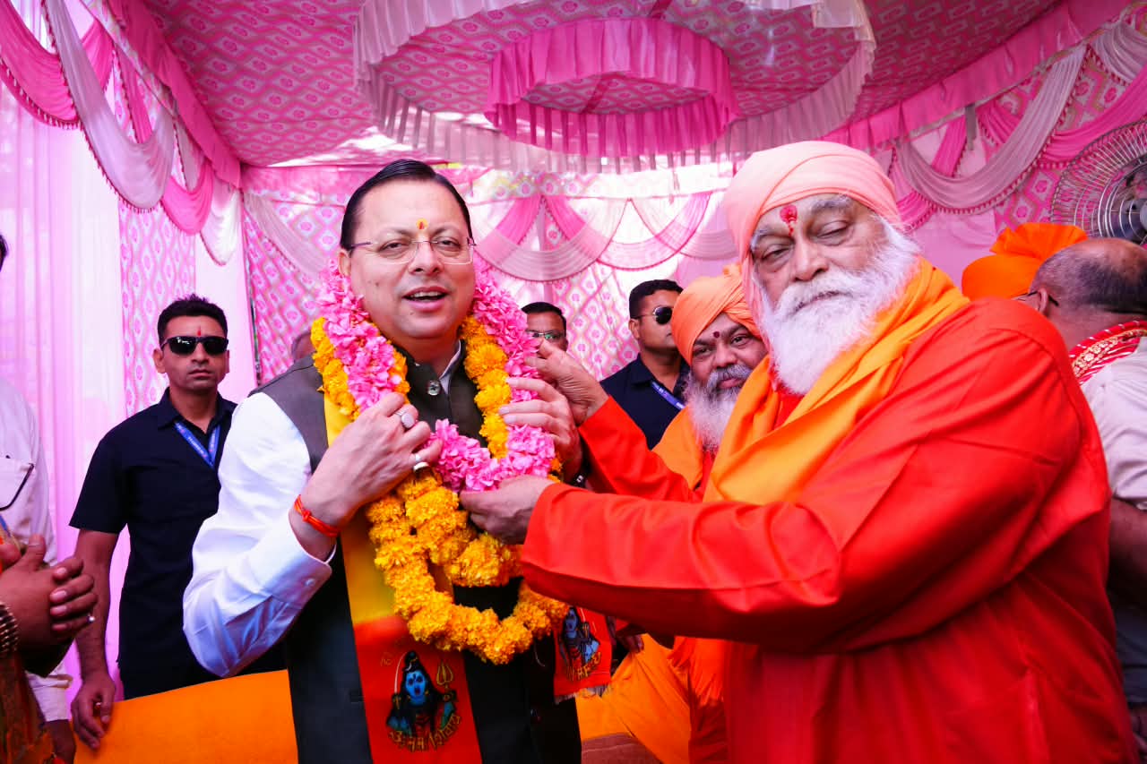 टपकेश्वर महादेव की भव्य शोभायात्रा में शामिल हुए मुख्यमंत्री धामी
