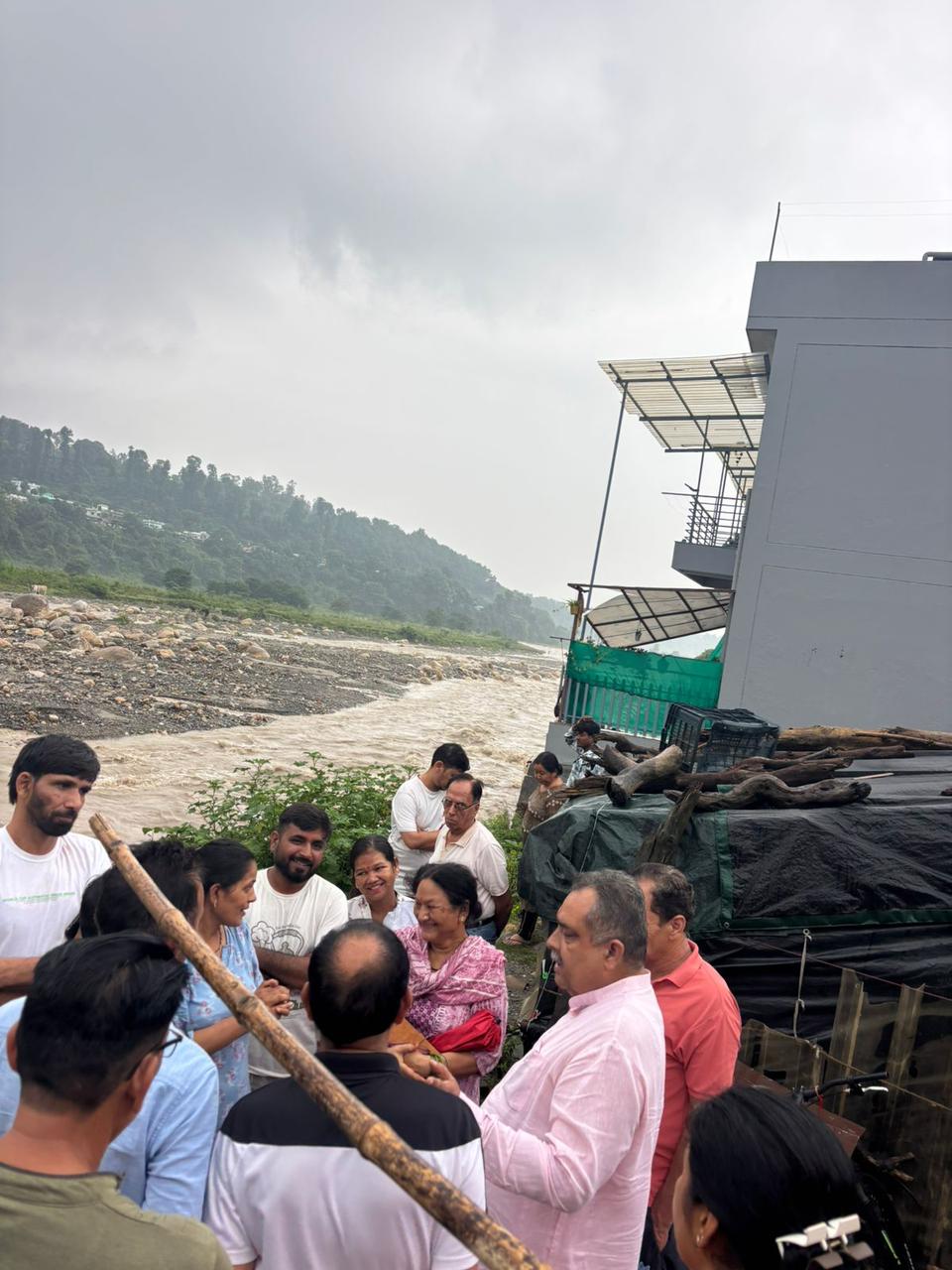 देहरादून: बारिश के बीच प्रशासन अलर्ट, जलभराव वाले क्षेत्रों में QRT तैनात