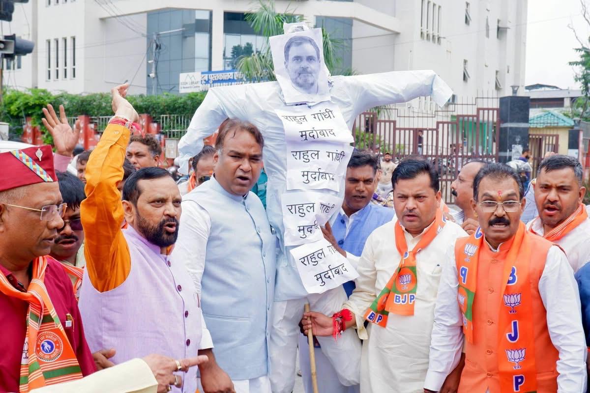 भाजपा एससी मोर्चा ने प्रदेशभर में राहुल का पुतला दहन कर किया प्रदर्शन