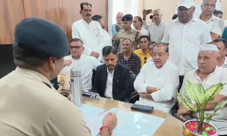  ‘शुद्धिकरण’ मामले में कांग्रेस का कड़ा रुख, कार्रवाई के लिए पुलिस को कल 11 बजे तक का समय