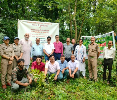 सेवानिवृत्ति के अवसर पर ‘एक पेड़ मां के नाम’ अभियान के तहत वृक्षारोपण