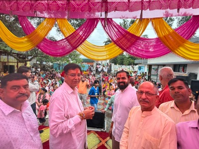 मोहब्बेवाला में भव्य ‘रक्षा सूत्र महोत्सव’ 500 से अधिक महिलाओं ने वैभव वालिया व प्रीतम सिंह को बांधी राखी