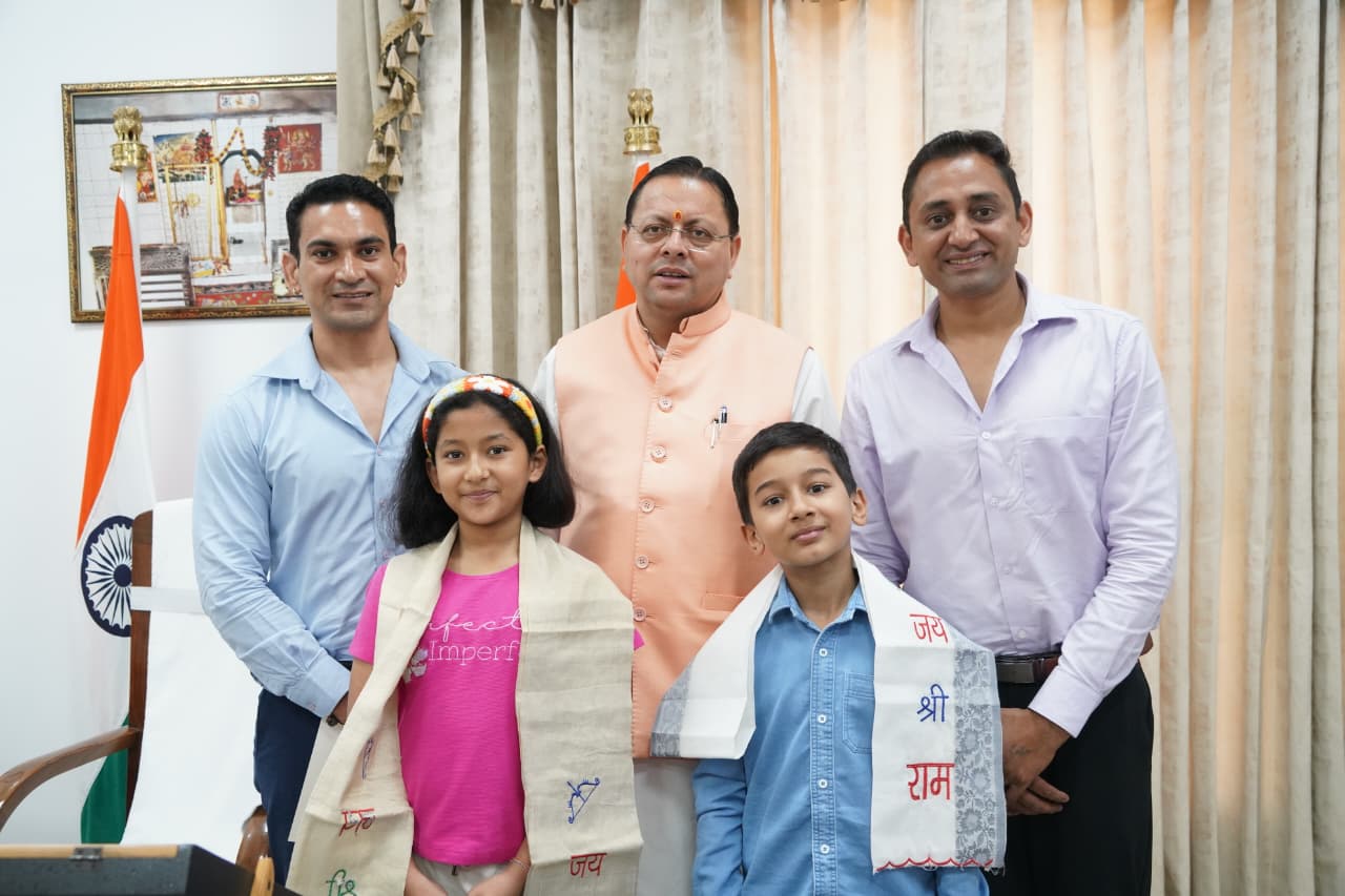 मुख्यमंत्री ने उत्तराखंड के नन्हे पर्वतारोही मास्टर रियांश पंत और प्रिशा रावत ने भेंट की