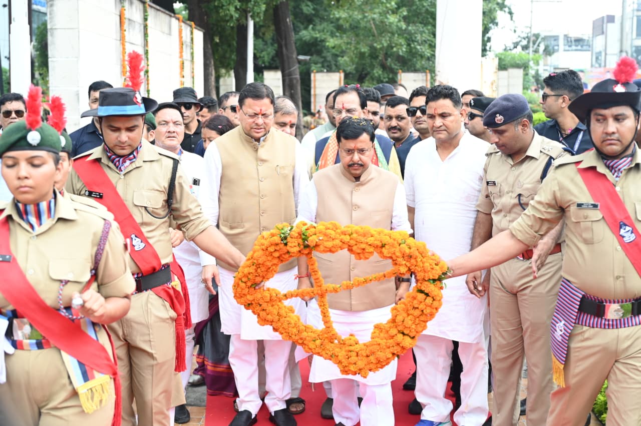 मुख्यमंत्री और राष्ट्रीय अध्यक्ष नितिन नवीन ने हल्द्वानी स्थित शहीद स्मारक पहुंचकर अमर शहीदों को किया नमन 