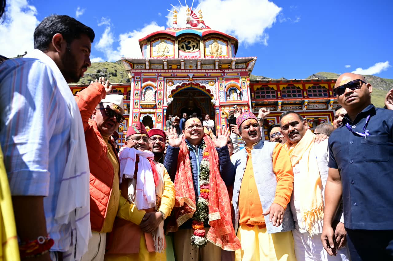 बदरीनाथ धाम में मुख्यमंत्री ने की पूजा-अर्चना, मास्टर प्लान के कार्यों का लिया जायजा