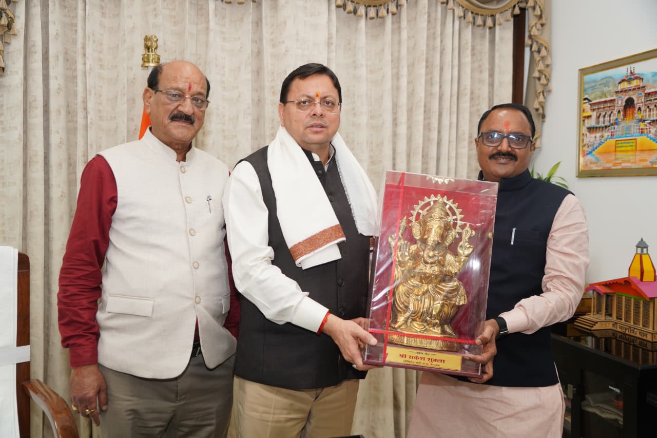 मुख्यमंत्री से मध्य प्रदेश के कैबिनेट मंत्री राकेश शुक्ला ने की शिष्टाचार भेंट