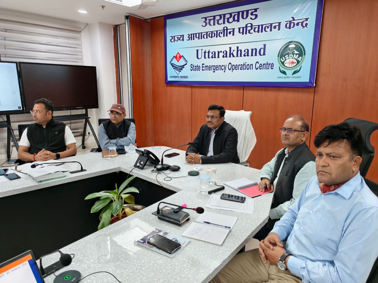 राज्य के नागरिकों की सुरक्षा सर्वोच्च प्राथमिकता,  मुख्य सचिव ने एसईओसी से की स्थिति की समीक्षा