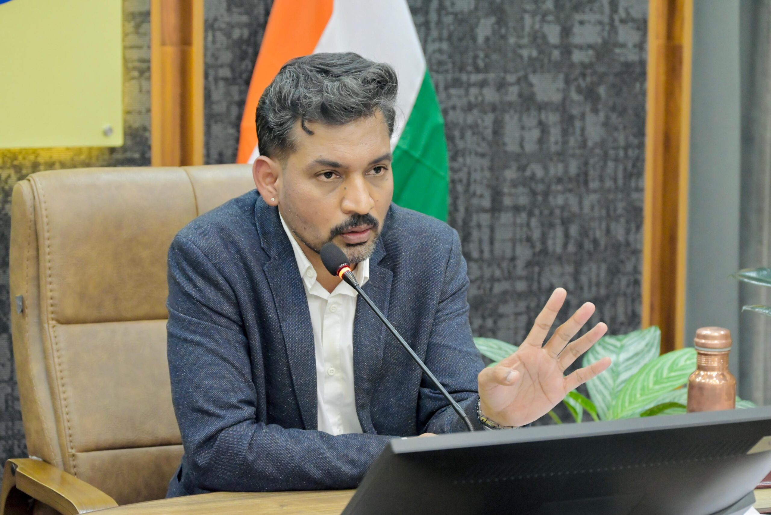 देहरादून: नदियों में कूड़ा डालने वालों पर होगी एफआईआर