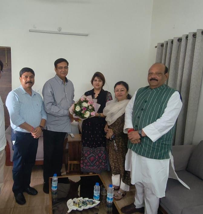 उत्तराखंड मीडिया इंचार्ज पंखुड़ी पाठक ने चुनाव अभियान समिति के अध्यक्ष प्रीतम सिंह से की मुलाकात