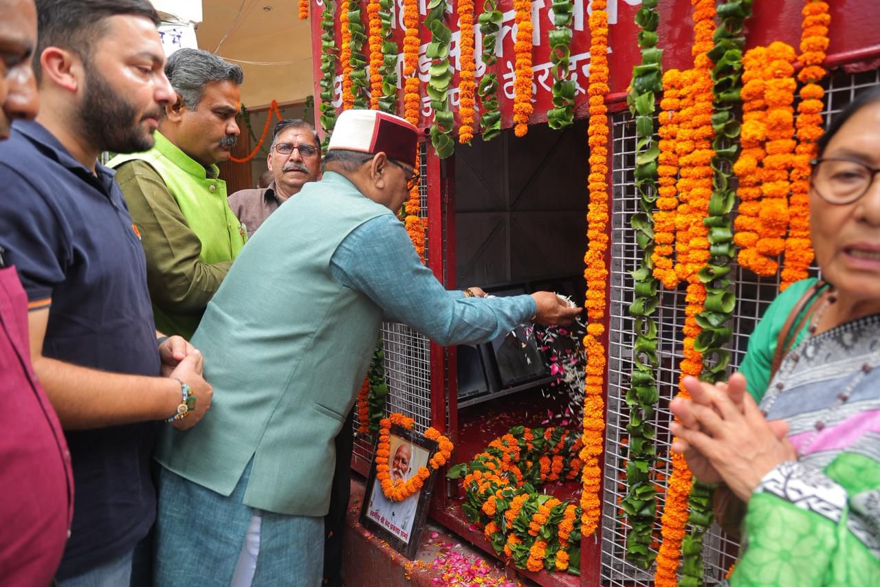 कैबिनेट मंत्री खजान दास ने देहरादून शहीद स्थल पर दी मसूरी गोलीकांड के अमर शहीदो को श्रद्धांजलि