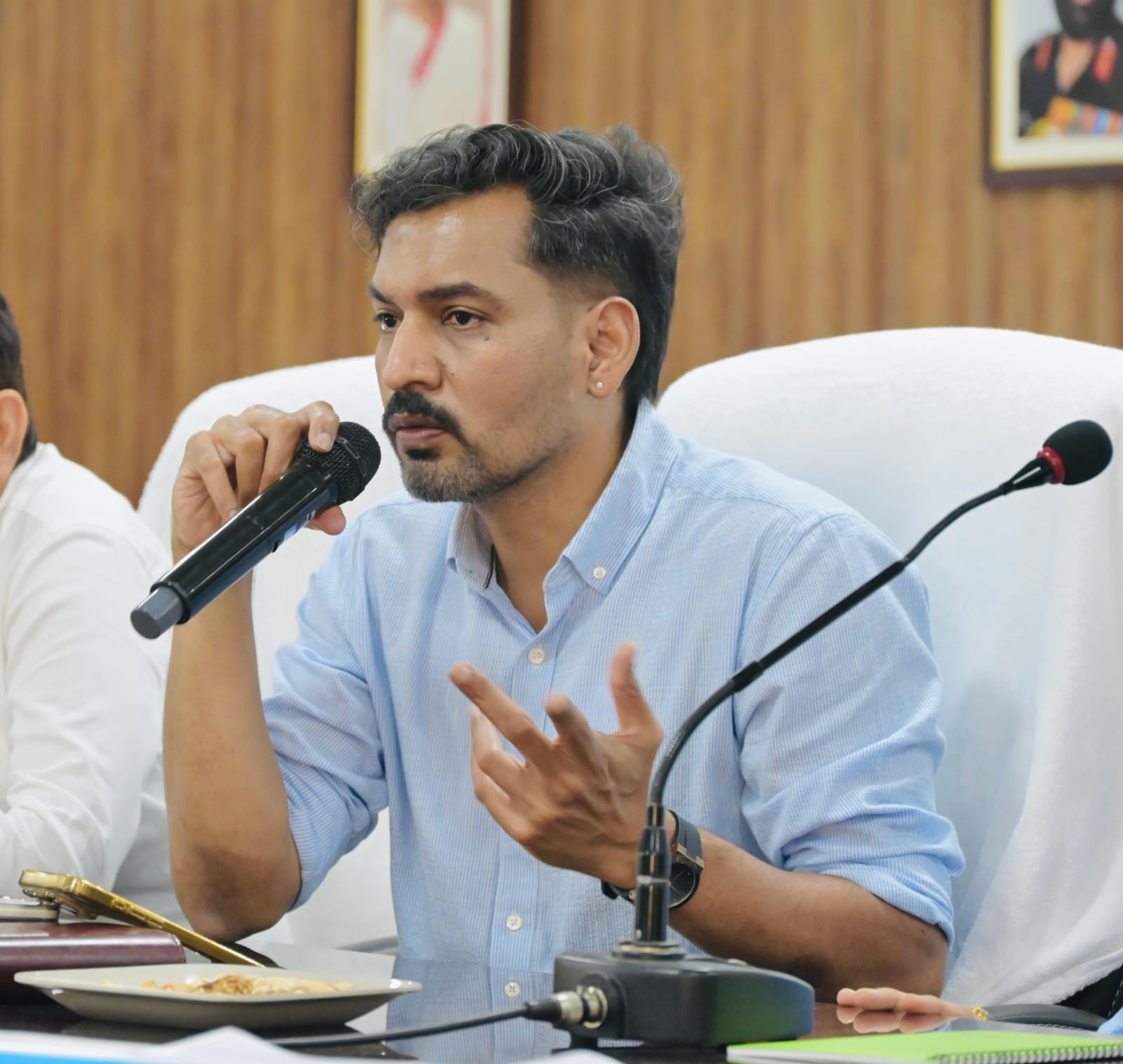 सरकारी भूमि से तत्काल हटाएं अतिक्रमण, पॉलीगॉन मैपिंग न करने वाले 12 विभागों को डीएम का नोटिस