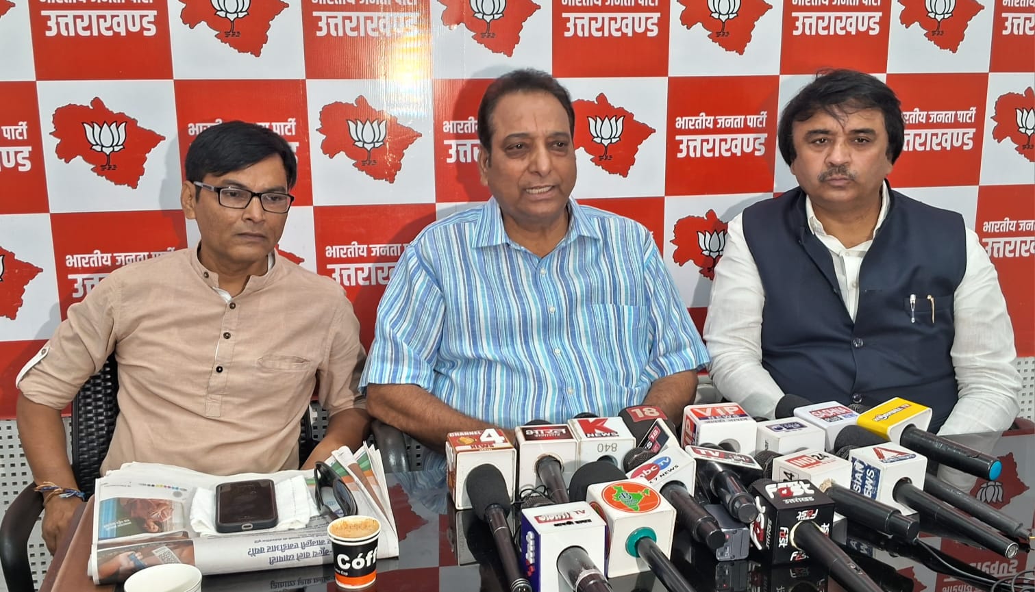 चमोली ने हरदा के रोड शो पर साधा निशाना, बताया राजनैतिक ड्रामेबाजी