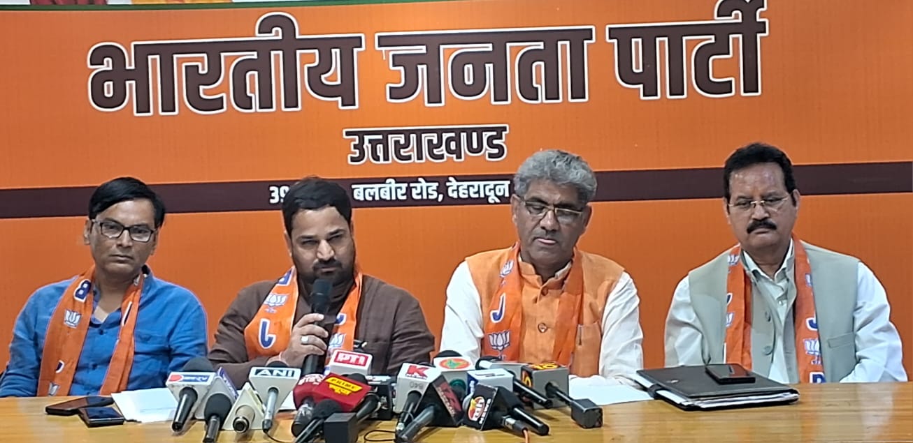 पीएम मोदी के सेवा के 25 वर्षों की कहानी, रंगमंच से उभारेगी भाजपा