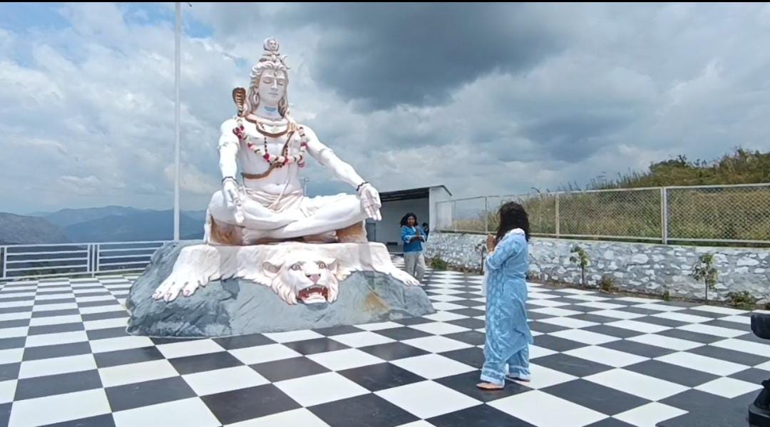 उत्तराखंड: पहाड़ की चोटी पर शिव का धाम.. जहां पहुंचकर ठहर जाता है मन