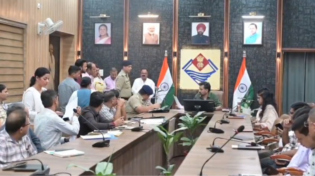 समाधान दिवस में 140 से अधिक शिकायतें, डीएम ने अधिकारियों को समयबद्ध निस्तारण के दिए निर्देश
