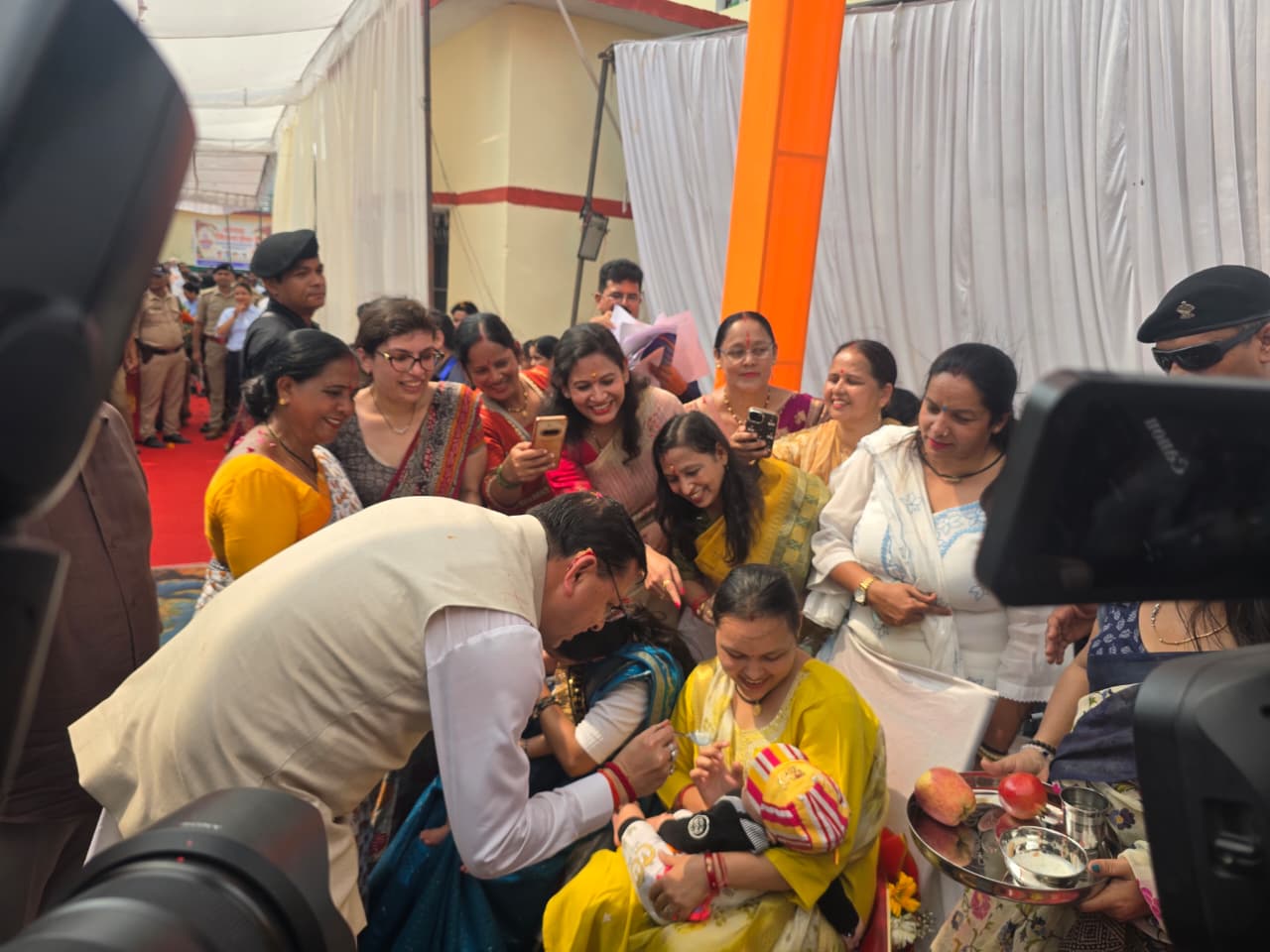मुख्यमंत्री धामी ने खटीमा में ‘आंगन मिलन’ कार्यक्रम में किया प्रतिभाग