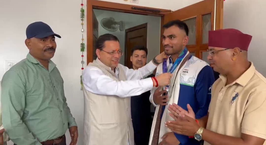 एशियन गेम्स में कांस्य पदक जीतने वाले बॉक्सर कपिल पोखरिया ने मुख्यमंत्री से की भेंट