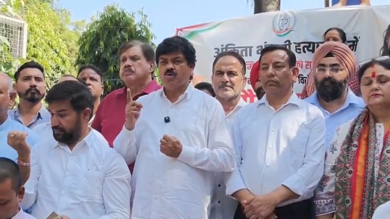 दुष्यंत कुमार गौतम को सिक्किम का राज्यपाल बनाये जाने के विरोध में कांग्रेसियों का मौन सत्याग्रह