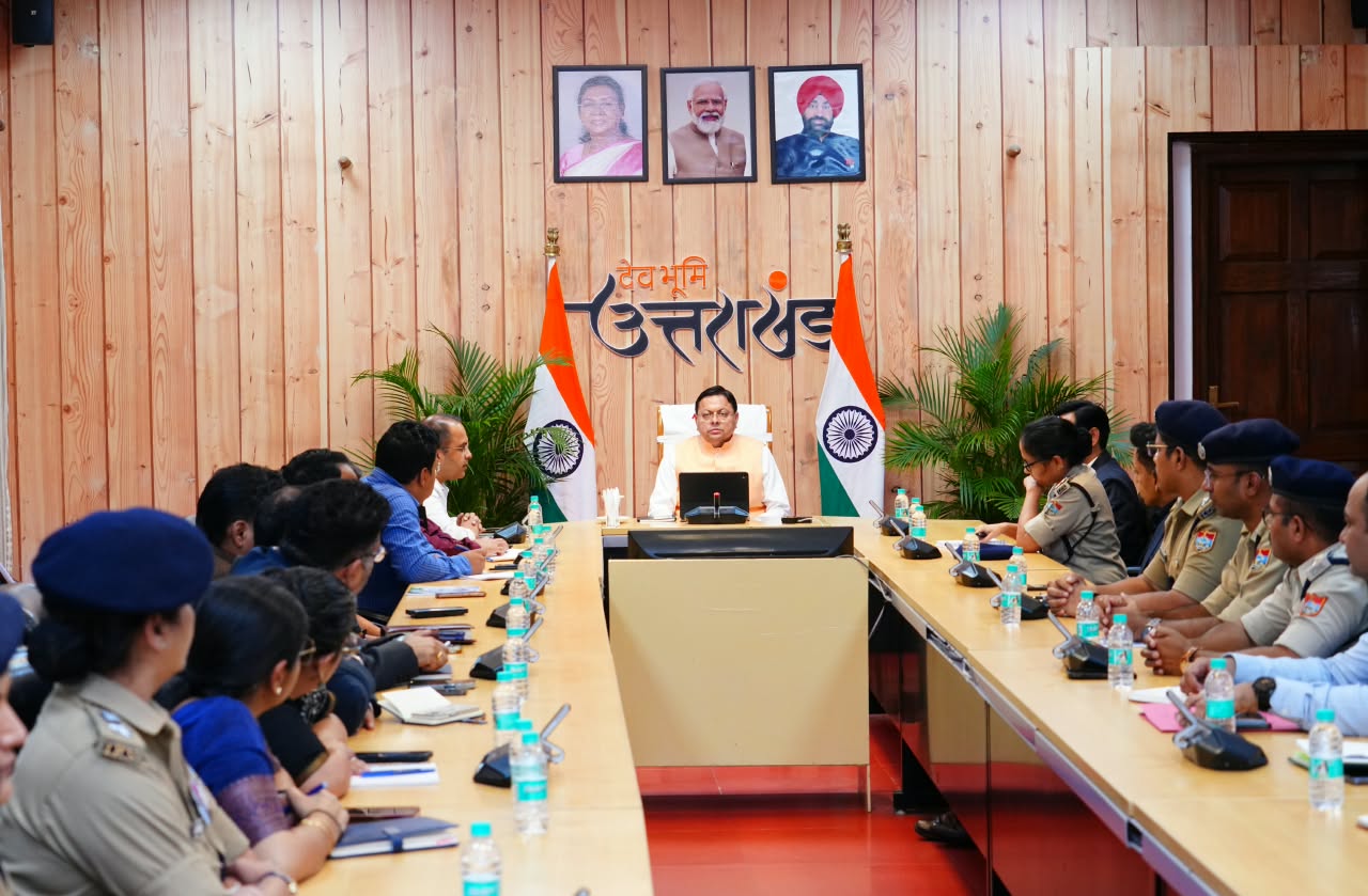 मुख्यमंत्री ने जिलाधिकारियों और एसएसपी के साथ ली चार घंटे से अधिक मेराथन बैठक