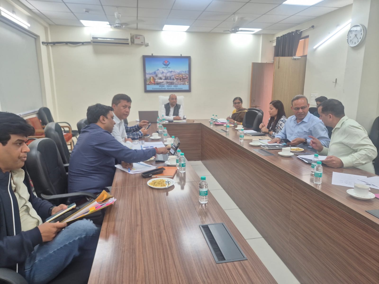 देहरादून: तय समय में सड़कें गड्ढामुक्त न होने पर गढ़वाल आयुक्त सख्त