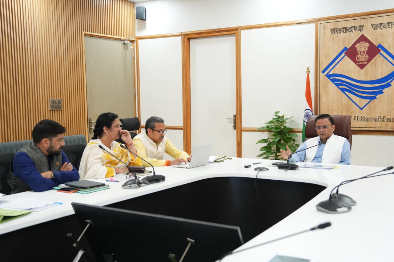 प्रमुख सचिव ने राजाजी नेशनल पार्क एवं फूलों की घाटी राष्ट्रीय पार्क के प्रस्तावित ईको-सेंसेटिव जोन के संबंध में ली बैठक