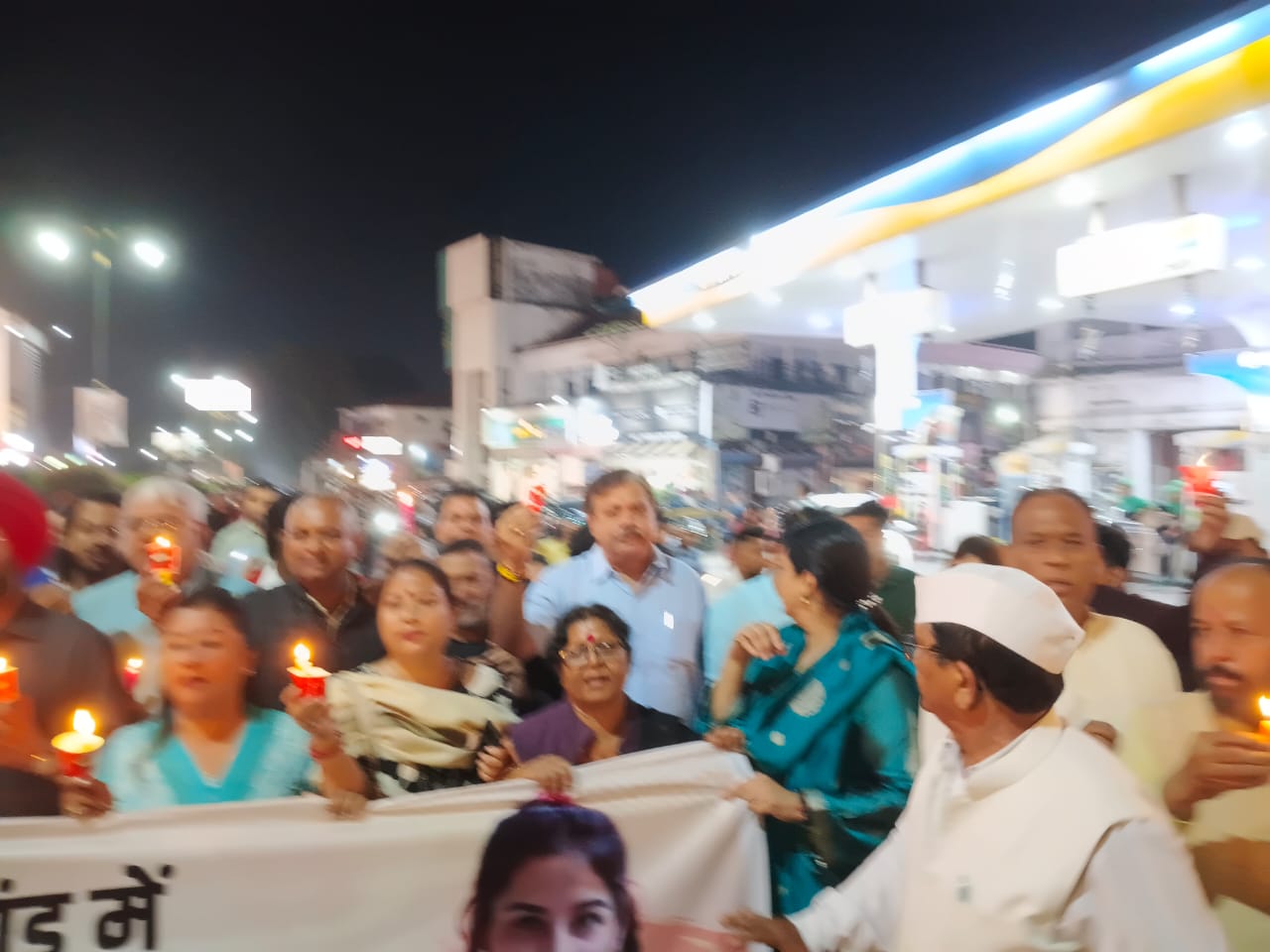 दुष्यंत गौतम के राज्यपाल पद पर नियुक्ति के विरोध में उत्तराखंड कांग्रेस का कैंडल मार्च