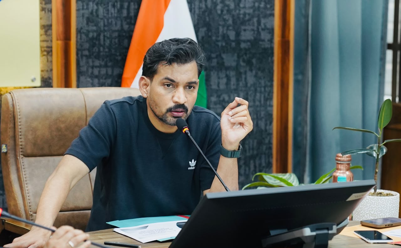देहरादून में 23 अक्टूबर से ईवीएम की तकनीकी जांच, डीएम ने राजनीतिक दलों से मांगा सहयोग