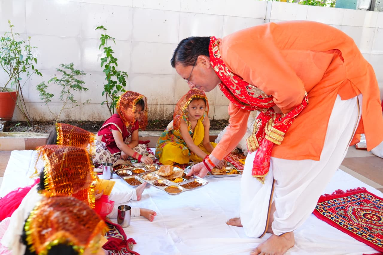 मुख्यमंत्री ने शारदीय नवरात्रि की महानवमी पर किया हवन एवं कन्या पूजन