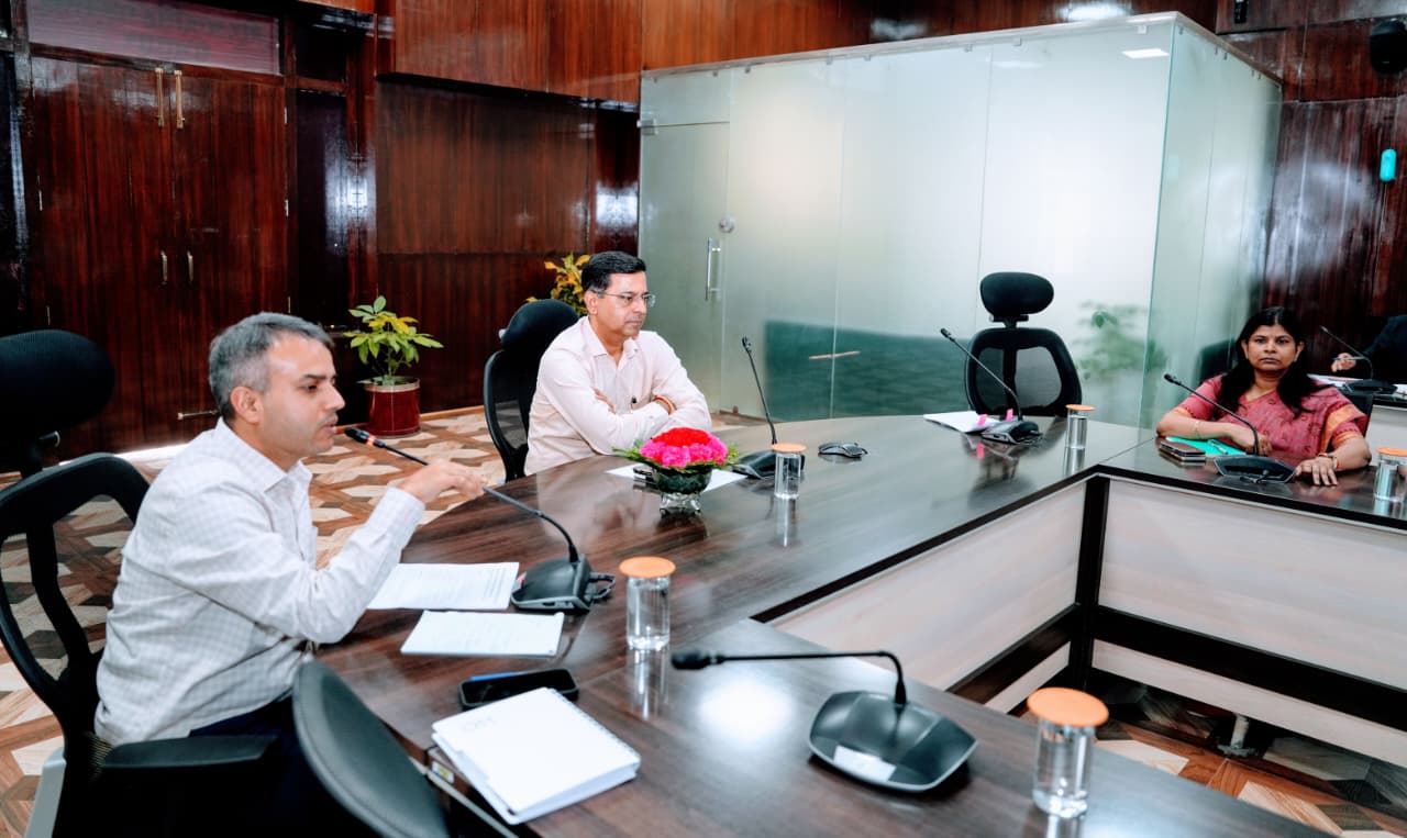 लोनिवि सचिव का विकास परियोजनाओं की बाधाओं को दूर करने के लिए विभागीय समन्वय एवं समयबद्ध कार्यवाही पर जोर
