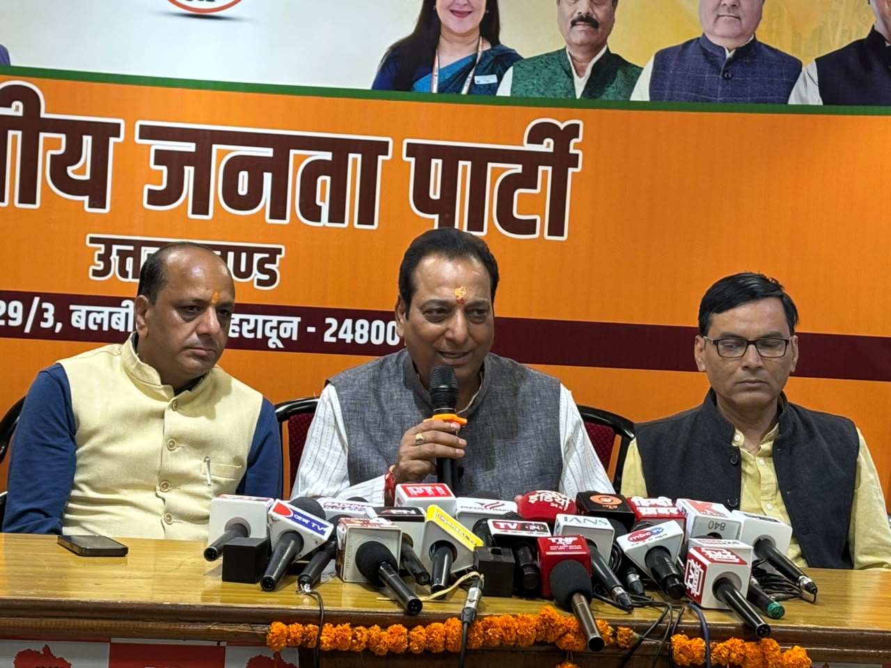 उत्तराखंडियों को घुसपैठिया बताने वाले अखिलेश को कांग्रेस का है समर्थन : चमोली