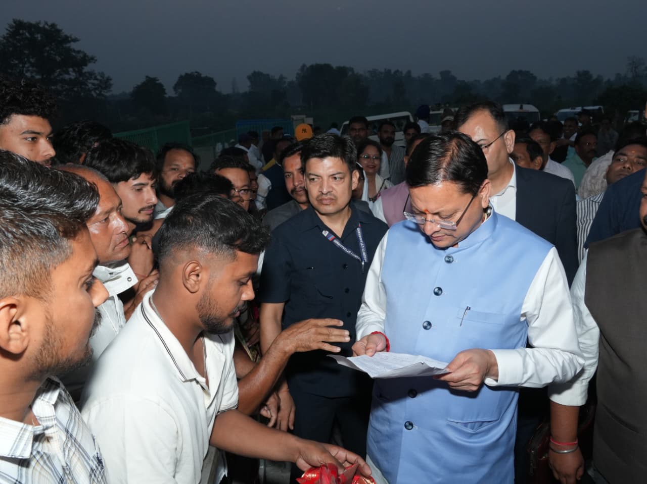 मुख्यमंत्री ने सुनीं जनसमस्याएं, अधिकारियों को दिए त्वरित समाधान के निर्देश