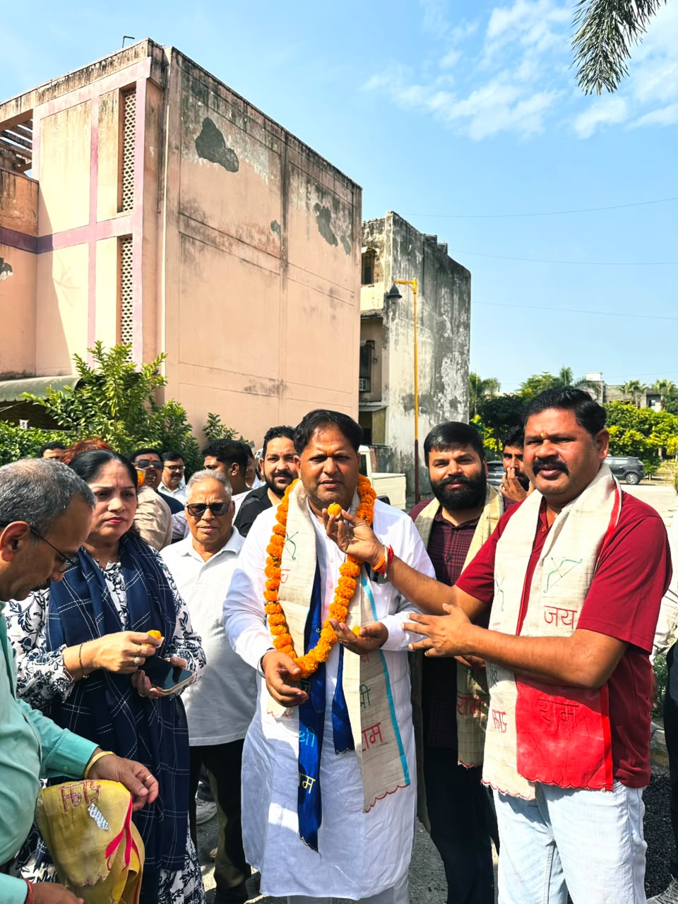 रुद्रपुर: मेट्रोपोलिस सोसाइटी में भी शुरू हुआ गड्ढा मुक्त अभियान