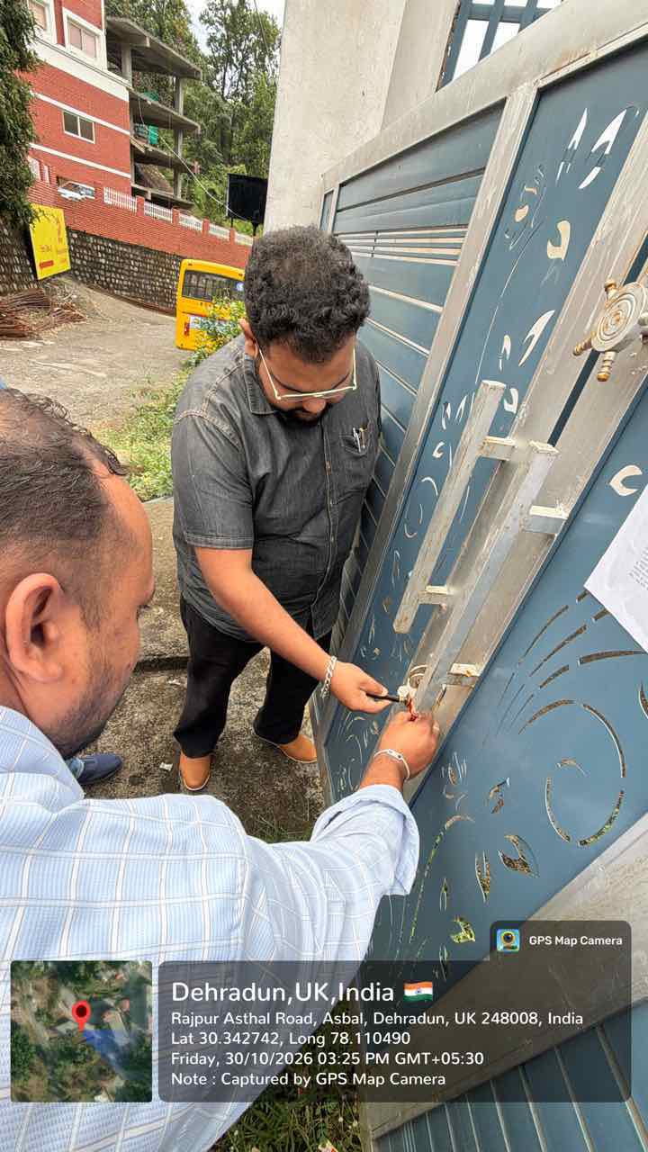 देहरादून: बिना मानचित्र स्वीकृति के बन रही दुकानों और व्यावसायिक निर्माणों पर कार्रवाई